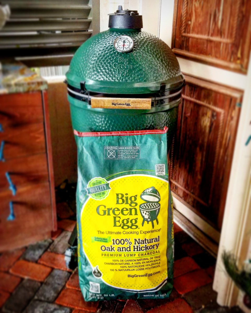 TheOKStore's tweet image. Thank you Ms. Wichman for your purchase of a large @biggreenegg for your husband!  #bgenation #bge #biggreenegg #alliwantforchristmas #grilling #christmasegg