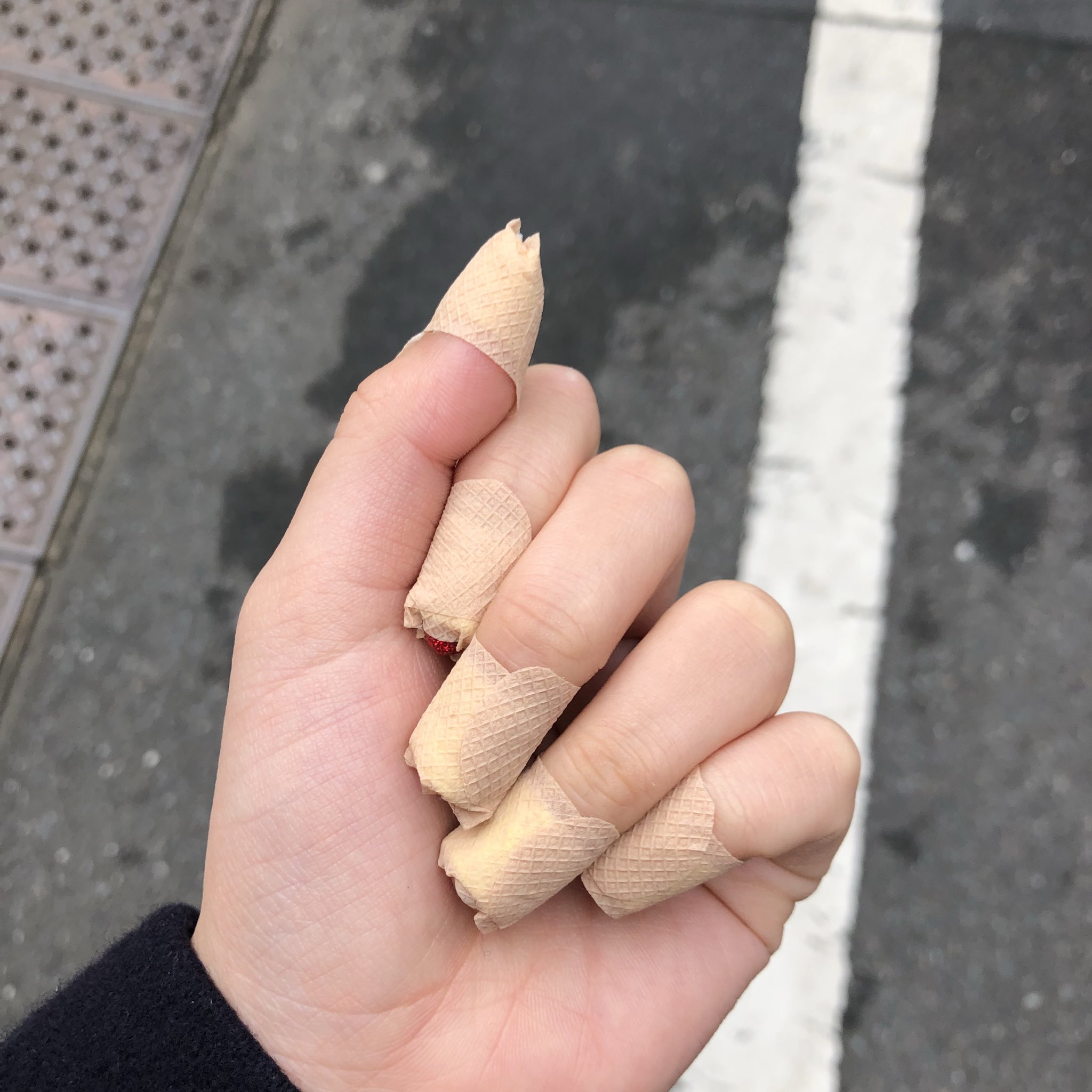限界jk Twitter પર これがネイルを必死に隠す女子中学生の実態です 人間としてアホです 両手絆創膏10枚登校 T Co Sq0oiooppf Twitter