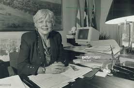 NEWSTALK1010's tweet photo. Former #Toronto mayor June Rowlands has passed away at the age of 93. Rowlands became the first female mayor of the city in 1991 #Newstalk1010 https://t.co/lhPuPwBKoG