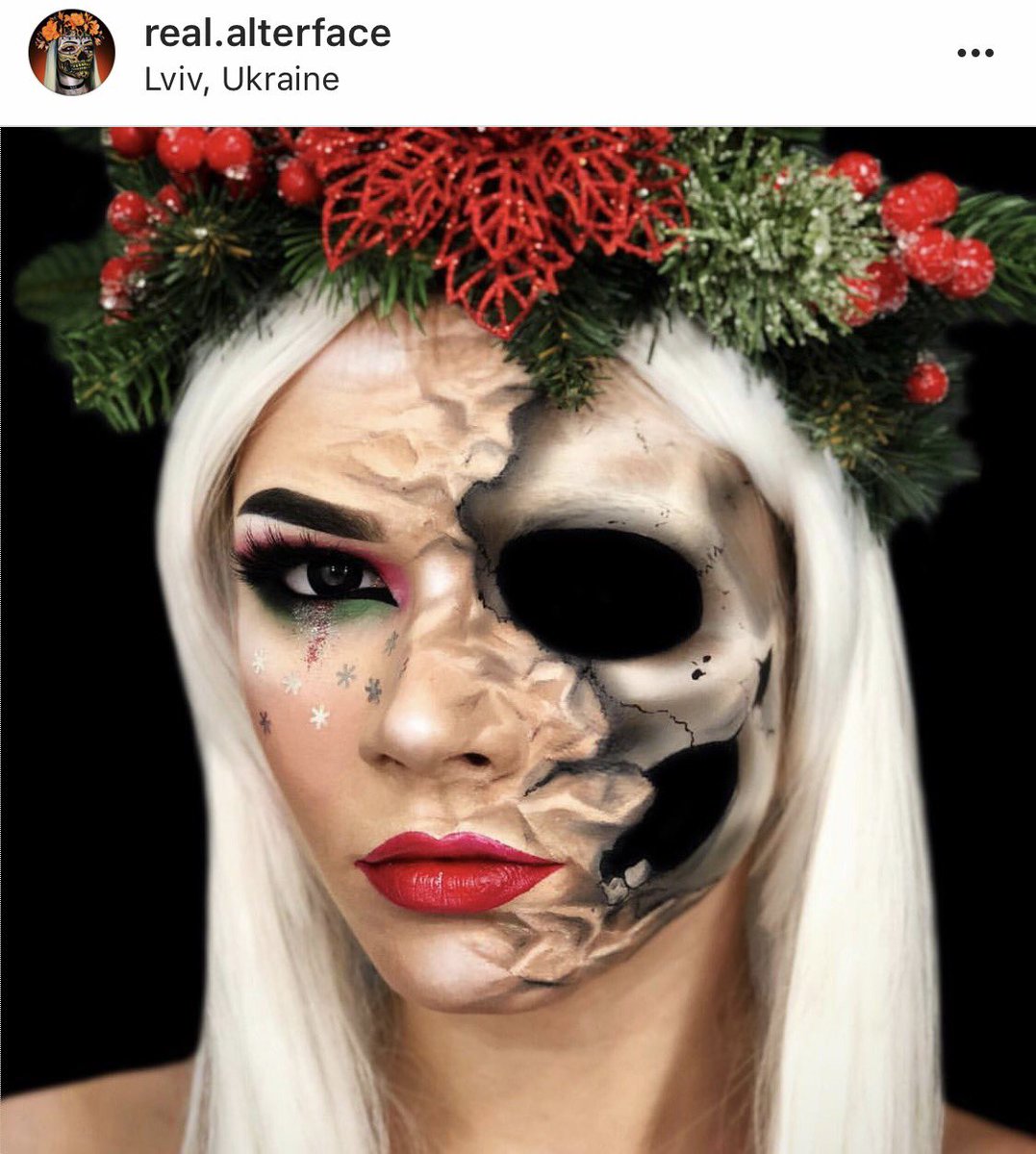 mehronmakeup's tweet photo. The #holiday #makeup creations of #realalterface ... Wow! A #MehronGirl and her #ParadiseMakeupAQ https://t.co/9HbHPIMXas