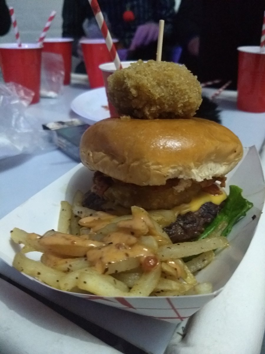 evekmx's tweet photo. La mejor posada para el mejor equipo 😎.

La fiesta navideña de la agencia estuvo llena de risas, juegos, deliciosa comida y hasta de particulares personajes 😂. https://t.co/2fWRGp4Z42