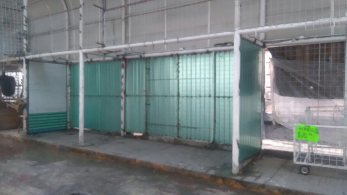 Pam21900's tweet photo. @NTelevisa_com Así deja @DelCuauhtemoc #donricky 💰🐀 permitió construcción LOCALESENBANQUETAS x ambulantesbarrios aunque se pusieron quejas se pidió audiencia @ZuleymaHuidobro nadie atendió esta problemática las calles les generan ingresos millonarios libres de impuestos así a rep dominicana https://t.co/QoAsec8S8M