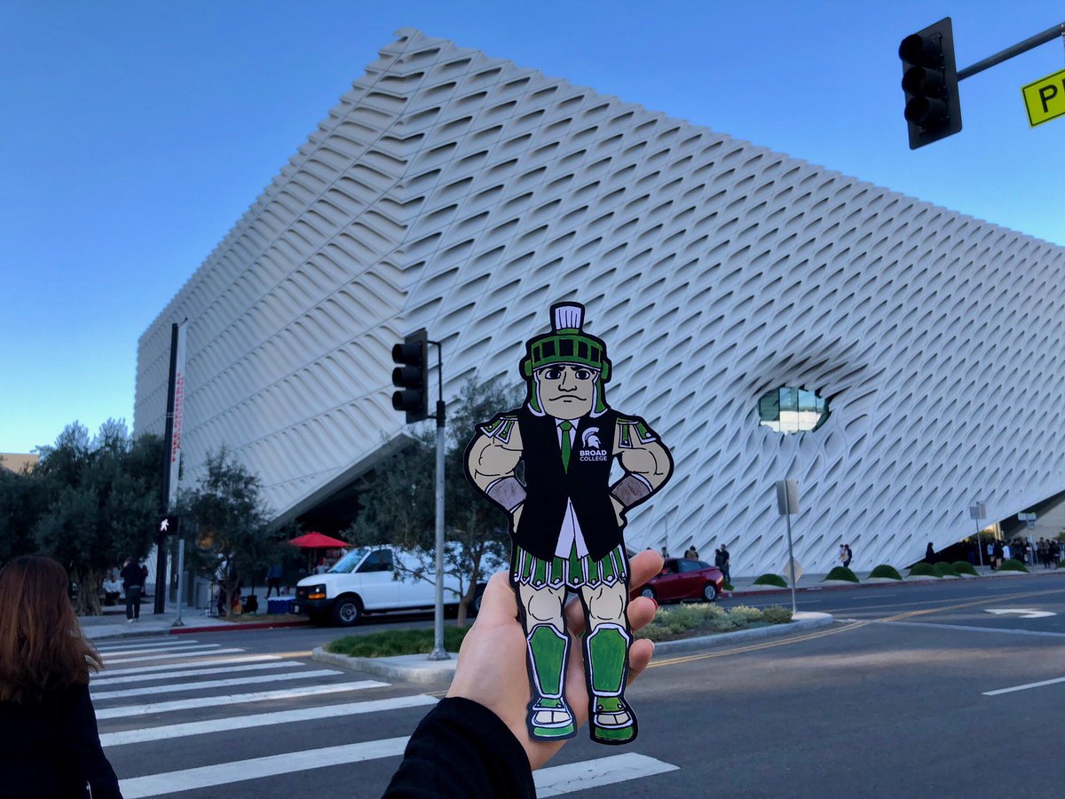 #ThinBusinessSparty made a stop in Los Angeles at 🥁(drumroll please) The Broad Museum! What amazing exhibits at the landmark honoring our own #Spartan founder 🎨💚
.
.
.
#spartanswill #elibroad #museums #losangeles #msu #michiganstate #msualumni