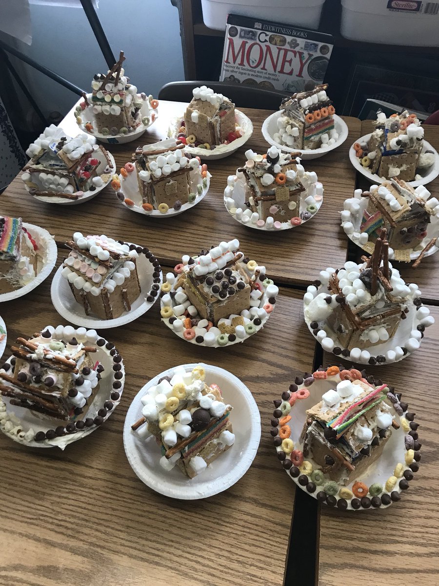 Nathartley3's tweet photo. @LauroCarl has holiday spirit #funforstudents https://t.co/t2pO0q2EYy
