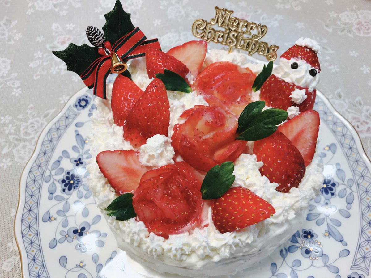 O Xrhsths クリスマスケーキ17 Sto Twitter こちらはイチゴでバラを作ってのせてみました イチゴサンタものせてクリスマス感を演出してみました 手作りケーキ クリスマスケーキ お菓子作り好きな人と繋がりたい クリスマスまであと 3日 手作りケーキ