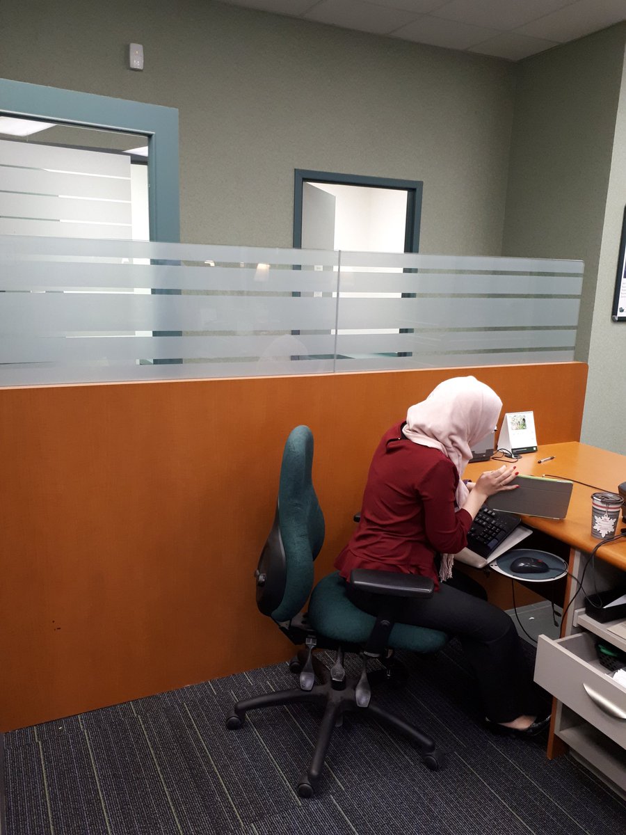 JessLHamblin's tweet photo. #WeTheNorthfield  Our Ruba loves helping customers try out the mobile App!#ImDigitalReady @baileyjhill @RyanBennett_TD @NelsonAraujo_TD @DanijelaDoslo @trudy_nagy @TDCT3823 https://t.co/9aPFSw2IOa