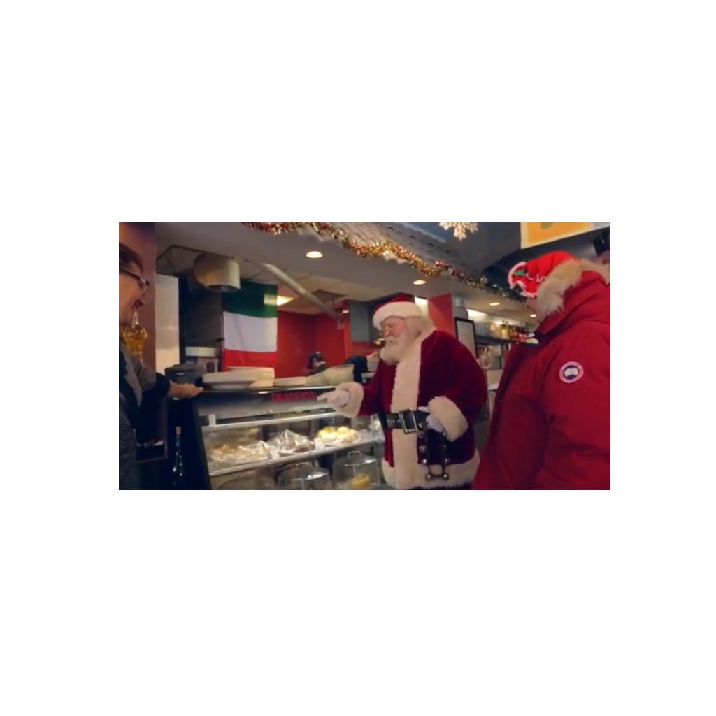 fanzorellis's tweet photo. when santa stops by fanzorelliβs π
#santa #christmas #spirit #festive #mrclause #mrsclause #christmastime #fanzorellis #brampton #downtown https://t.co/TJCrx0EEBq