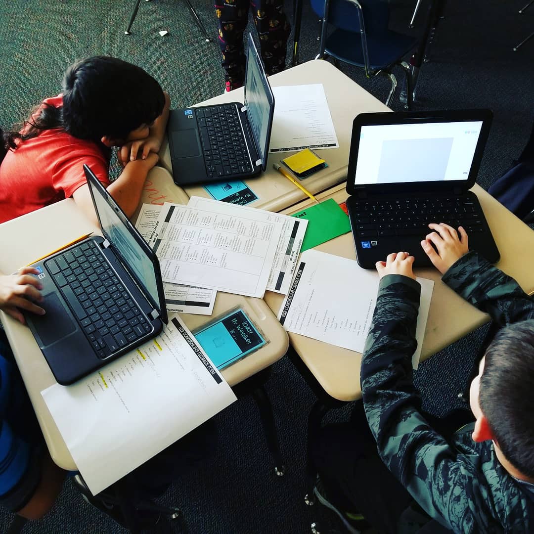 abcface3's tweet photo. Grouped students in 3's today as they conducted peer conferences. 1 speaker, 2 listeners giving feedback. Rotate. Perfect closing to our marine life essays. Thank you @MrsSJDonovan for the inspiration. Your blog post came at the perfect time #peerconferences https://t.co/RiD0ib6W6M
