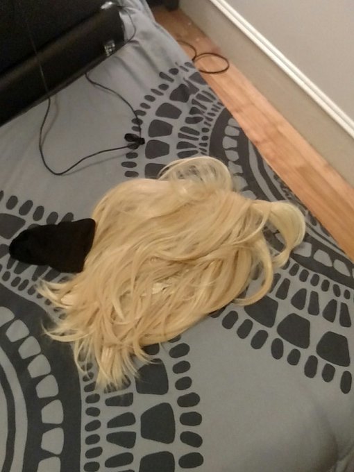 My favorite part of every cam session is getting to rip off my wig https://t.co/EACSmwf9Wf<a href="/tag/apclips"class="tags"><span>#apclips</span></a>