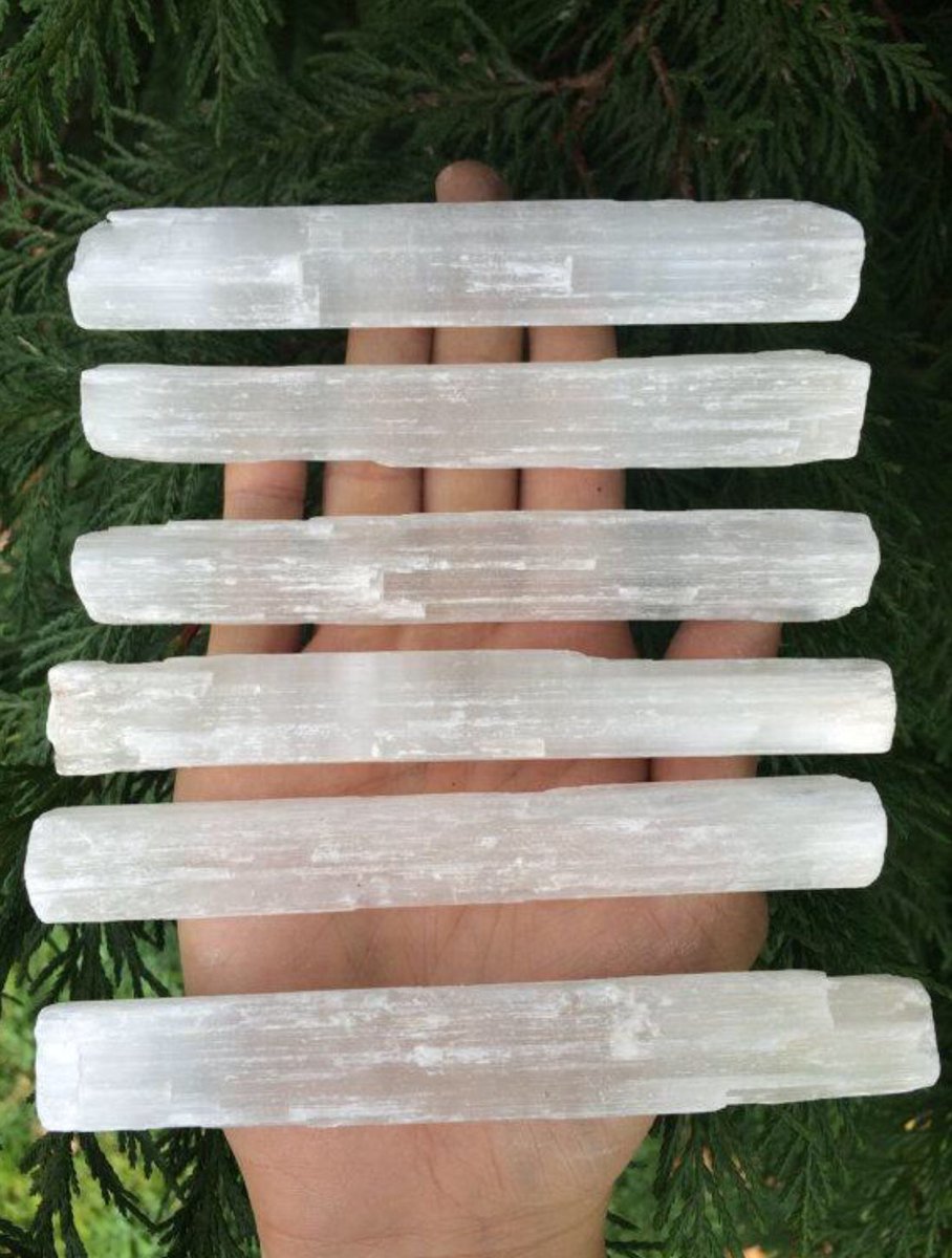 VybeGod's tweet image. 4 days left of our VYBEMAS SALE! 20% off our Large Selenite Wands. Selenite assists in communicating with your spirit guides and can absorb negative energy from your aura🔮💫

Shop now: Vybegod.com
