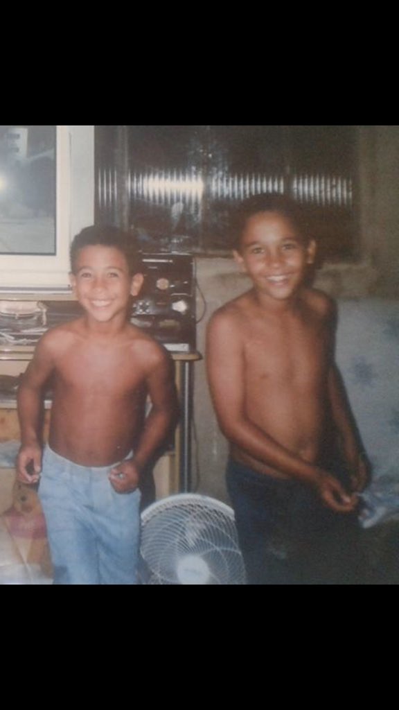 _martinsluan's tweet photo. Aí irmãozinho obg por tudo, nem vais acreditar me formei ontem 🎓, o céu está em festa, sdds eterna, aquele campeonato de play agente termina outro dia 👬🙏🏽❤️ https://t.co/eGnDBRdBc6