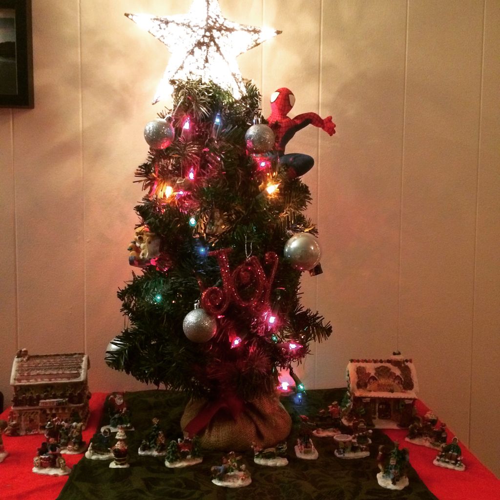craftshitup's tweet photo. How have you crafted your tree this holiday season ?! https://t.co/uYwoOBwPot