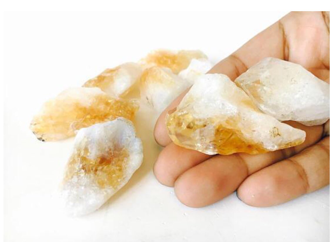 VybeGod's tweet image. Citrine crystals attracts abundance into your life. Great for manifesting success. Carry one of these as you go throughout your day for good luck🔮💫

Shop now: Vybegod.com

#abundance #crystalhealing #Metaphysical