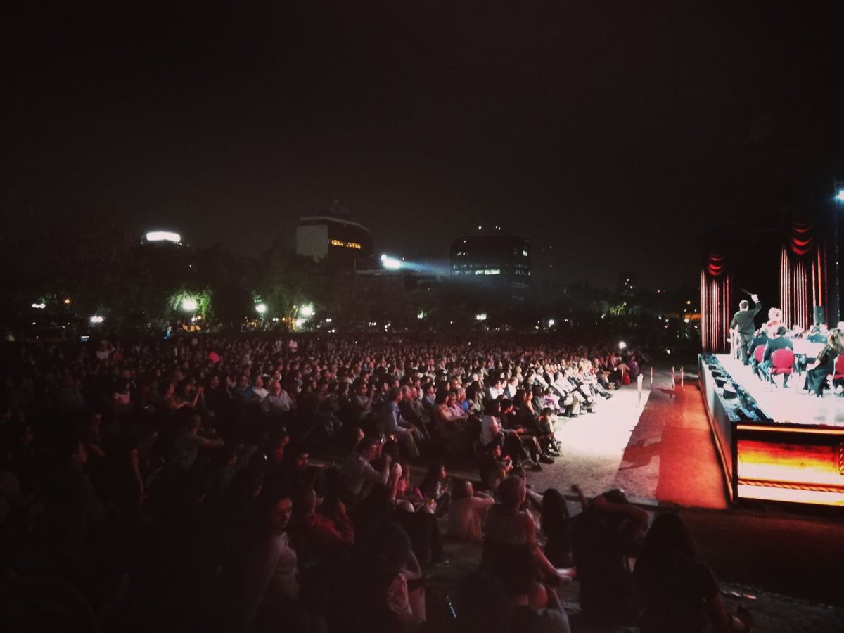 evelynmatthei's tweet image. Me encantó esta imagen del concierto de hoy en Parque de las Esculturas. Feliz Navidad Providencia.🎄❤