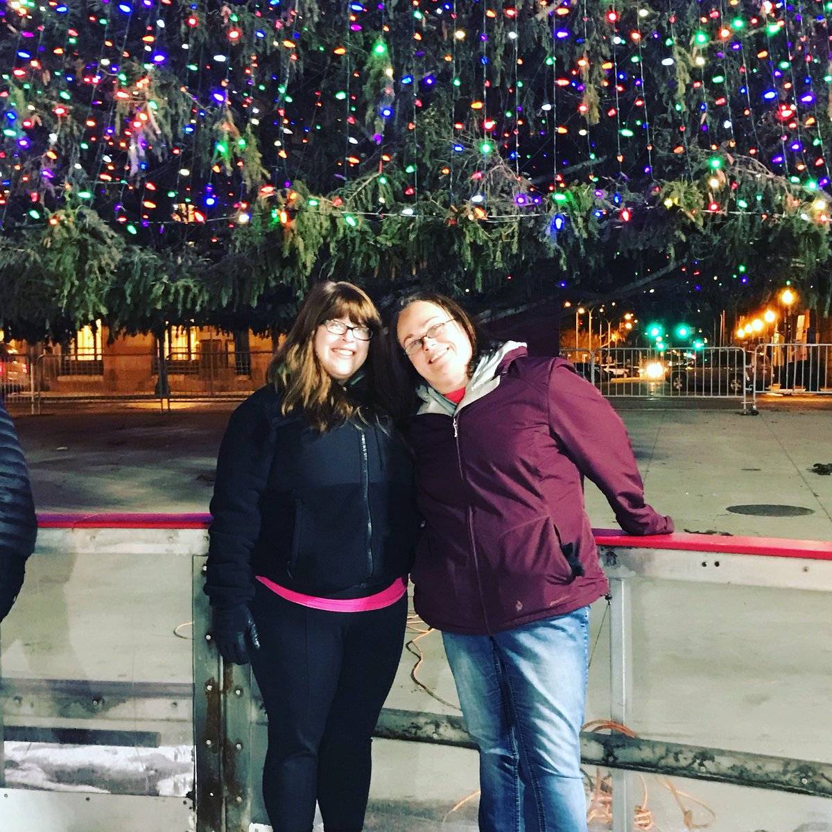 CaptainSwan_3's tweet photo. Went ice skating tonight with amazing friends. https://t.co/x3TqAG2LIi