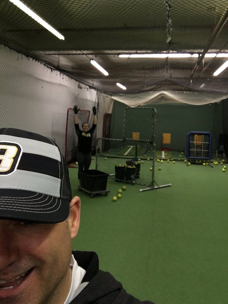 scottbilodeau4's tweet image. No better feelin than tossing BP to your kid on her first day of Christmas Break!  #LML #RollDawgs #FirstDayHome #NEEST