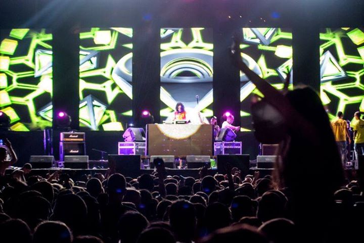 massivenye's tweet photo. This #NYE come to #MassiveNYE at the @ChineseTheatres with live performances, multiple DJs, and Open Bar. General Admission Discount Tickets Available Now! , get your Christmas Gifts Early: https://t.co/GkCVOnGhm5 https://t.co/Ix2Z40IxUk