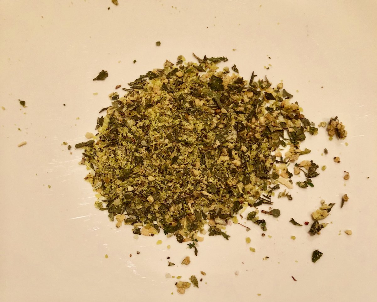 360flavor_spice's tweet image. 360 Creamy Pesto Tortellini and Pan Seared Chicken: creamy pesto made with 1/2 cup olive oil, one cup cream, 1/2 cup minced herbs, 3 tbsp 360 Italian Bread Dip, 2 tbsp Savory Garlic and Herb and 1/2 teaspoon sea salt. 360flavorandspice.com/product/italia… #italy #yummy #tasteeverything #eat