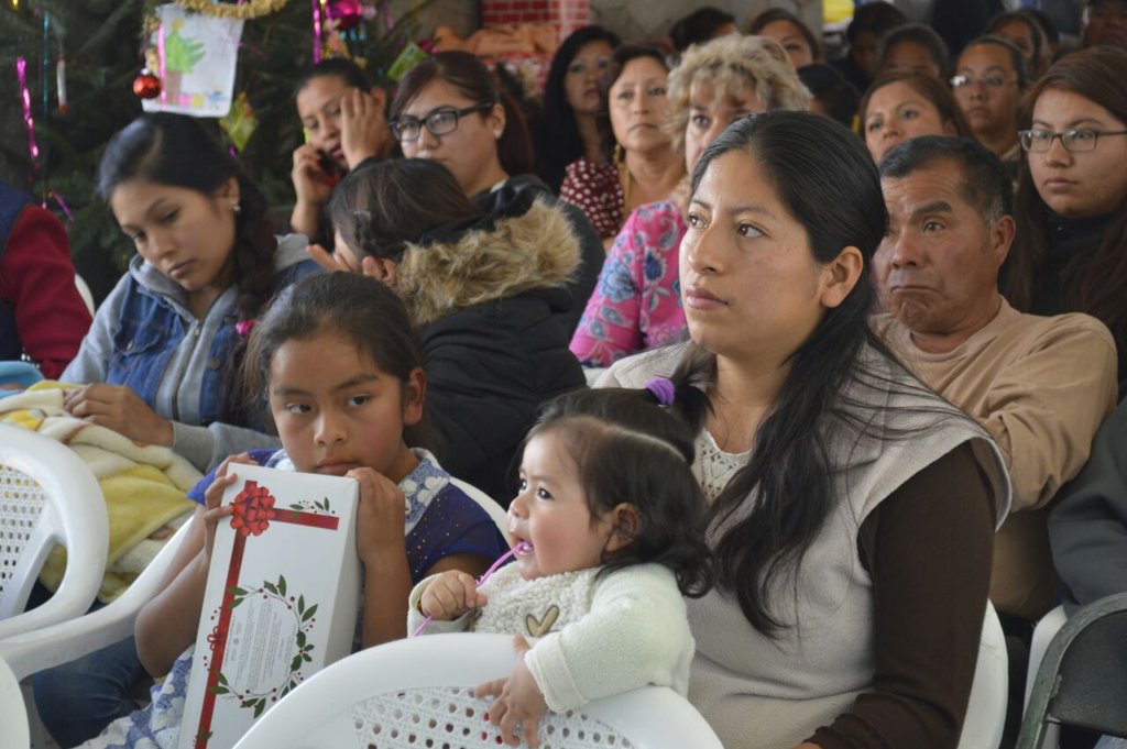 Vega_Rayet's tweet photo. #GraciasVoluntarios  Porque no sólo se trata de cocinar y dar de comer sino de pensar en que sus manos pueden aminorar el hambre de alguien que lo necesita y contribuir a tener un México con menos carencia alimentaria #ComedoresComunitarios, #TeInvitoAComer #SedesolContigo https://t.co/qBCWNZaFBS