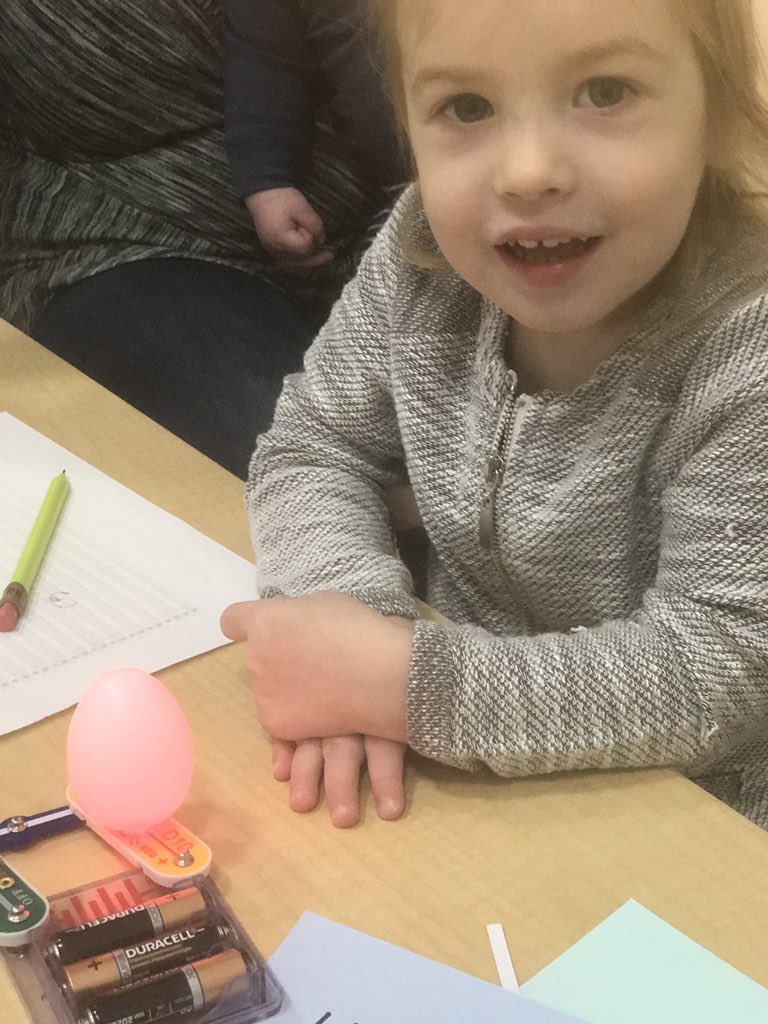 stemkidsnyc's tweet image. Our PreK STEMsters are building so many skills using @SnapCircuits ! #stemPreK