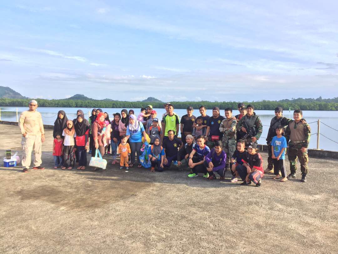 KDSM_PASKAL's tweet photo. Aktiviti #OldFrog & keluarga ke Pulau Sibuan & Bohey Dulang, Semporna #Veteran #silatulrahim @mykamarul @syedzahirputra @ARBA_My @tldm_rasmi https://t.co/gNsL5KTEaj
