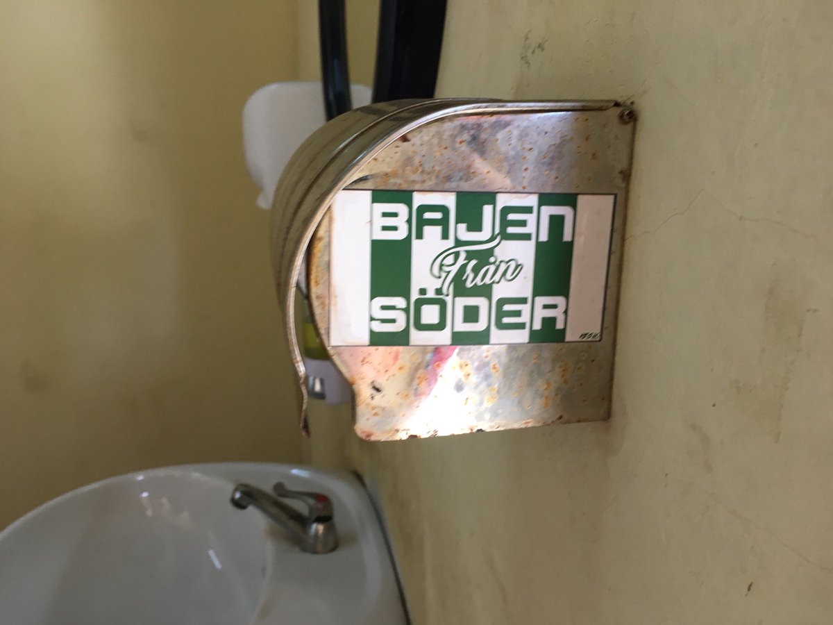 På vinprovning utanför Nyuangshwe i Shanstaten i Myanmar. Tänker att det inte kan ha kryllat av svenska besökare här genom åren. Kommer in på muggen: