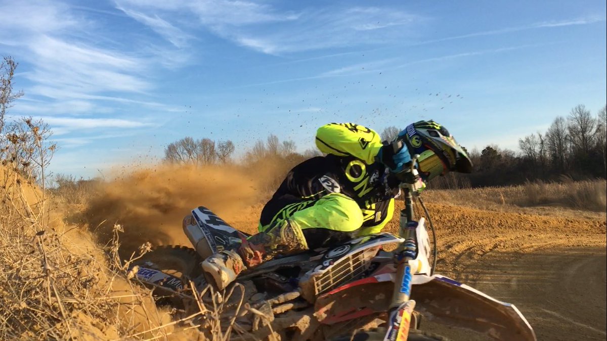 252DirtLife's tweet photo. Can't wait for the weekend! #motocross #motolife #livinglife #fun #factory #btosports #EngineIce #Dragon #oneal #weekend #life https://t.co/Yu7WiFy9Ys