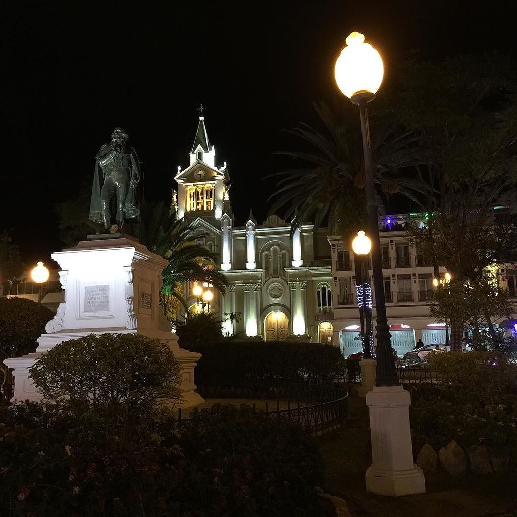 carmencristina's tweet photo. The main square in #loja with the cathedral in the background. #beautiful #loja #ecuador #visitsamerica #travel https://t.co/AIJ88SYi9r https://t.co/MUKALVEu15