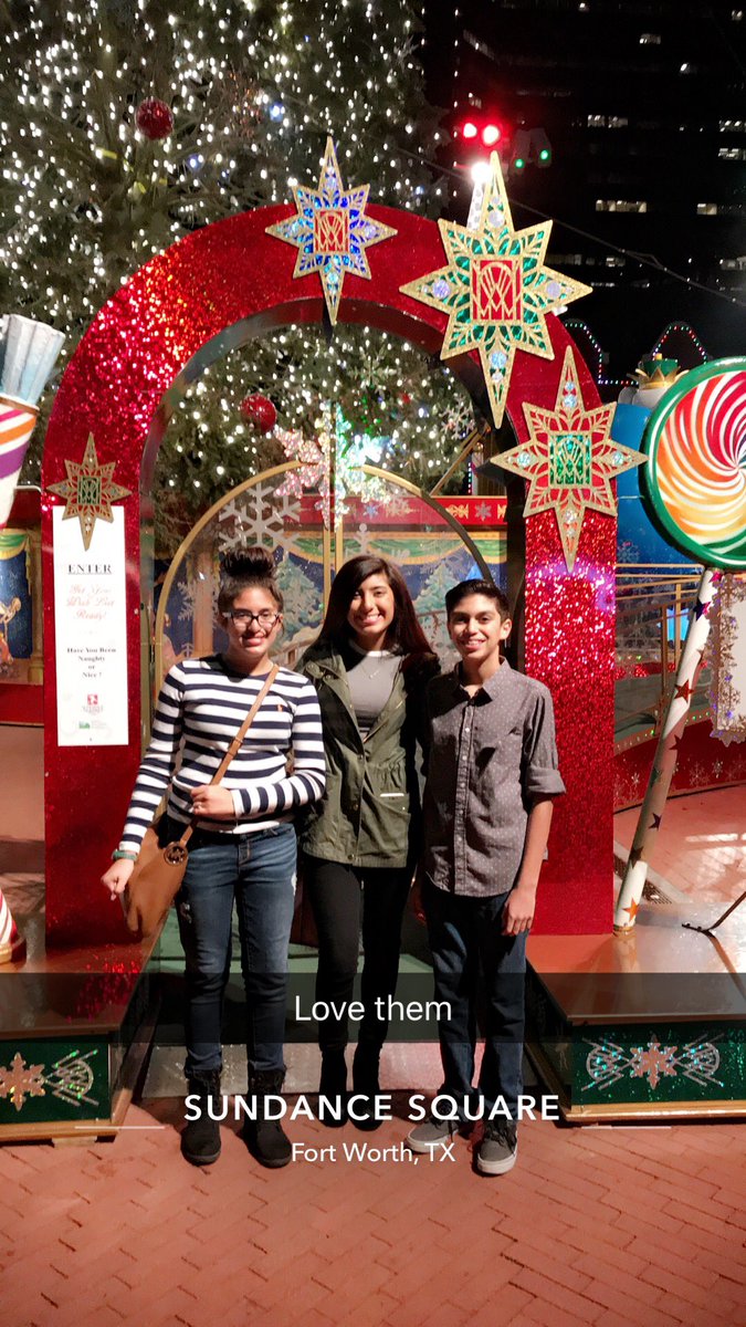 IrisGomez96's tweet photo. Christmas shenanigans before @Cheesecake factory dinner! @joslynncarrillo @Josh_Gomez27 https://t.co/WEekBwQALi