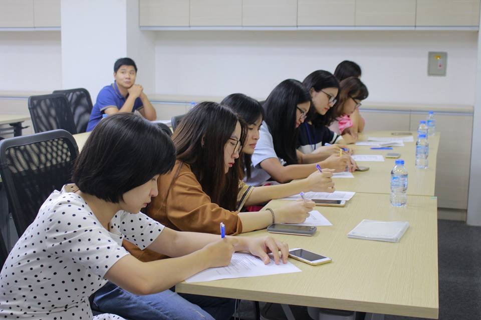 makna_vietnam's tweet image. [Hoạt động[Activity]

One in a series of #CancerAwareness education activities conducted by #CancerSurvivors with support from @makna_vietnam, @makna_malaysia - Shot at #MitaLab Company - Oct 2017 episode. Million thanks to these resilient fighters!