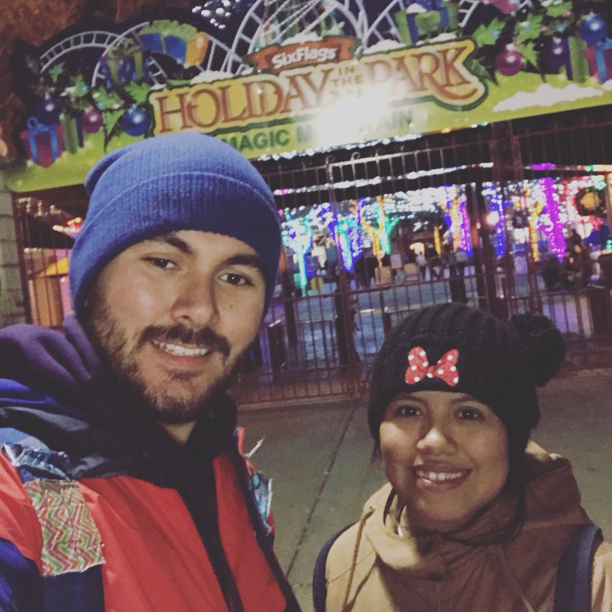 Finished up another and final #adventure to #sixflags #magicmountain stay tuned 
•
•
•
#youtube #vlog #rollercoaster #california #themeparkvlog #themepark #smallvlogger #christmas #holiday #holidayinthepark #christmaslights #christmasadventure #staytuned #vlogger