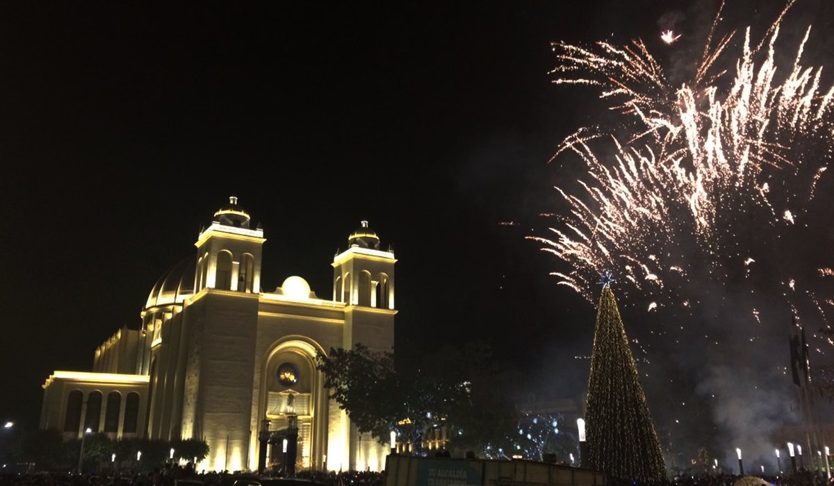 alcaldia_ss's tweet photo. ¡Ya casi es Navidad! Visita nuestras plazas para que vivas momentos inolvidables. ❤️ https://t.co/t8jO0cJWUZ
