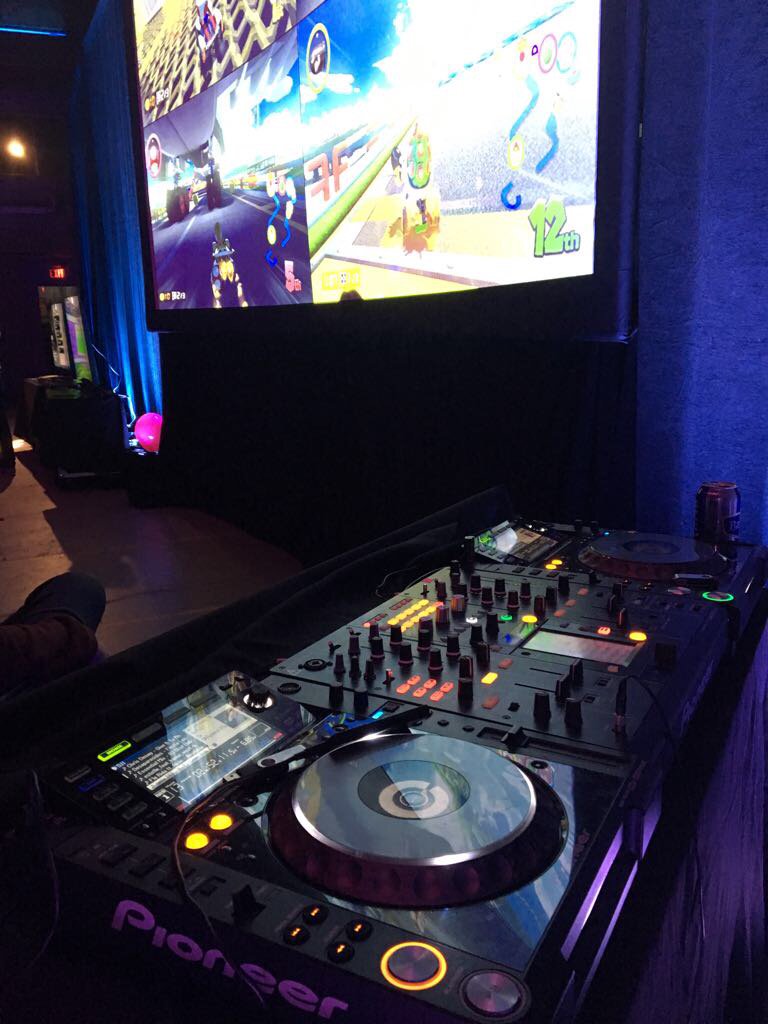 ClarksAV's tweet photo. What better way to celebrate #Christmas2017 Party with the loved ones than playing games together #djgear #curvescreen #corporateevents #vancouverevents #vancouverisland #vancouverdj #audiovisual #eventprofs #avrentals #lightingrental #lightingdesign #vancouveraudiovisualrental https://t.co/JnBYfQoBpL