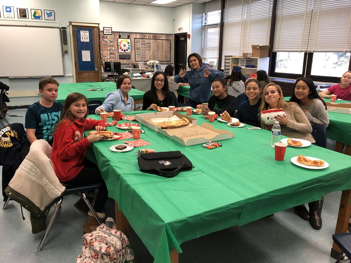 ARTPerry22's tweet photo. Mural Club Holiday Party! Well deserved celebration for all their hard work!  @AmesPrincipal @tmwillman https://t.co/GLrc4nFLaI