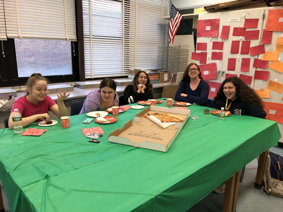 ARTPerry22's tweet photo. Mural Club Holiday Party! Well deserved celebration for all their hard work!  @AmesPrincipal @tmwillman https://t.co/GLrc4nFLaI