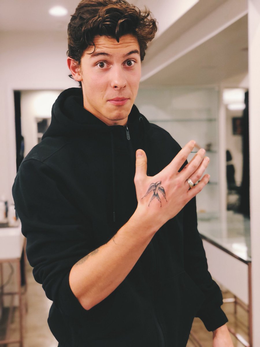 ShawnMendesFans's tweet photo. New tattoo https://t.co/oalXfJYhsq