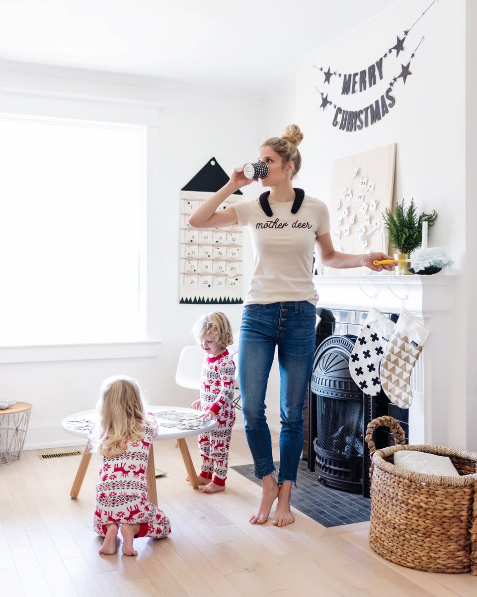 happygreylucky's tweet photo. Multi tasking the #momlife way. @jblaudio is changing the headphone game w/ their new wearable Bluetooth speaker. JBL Soundgear is THE coolest thing ever - I love the freedom to move around the house when on the phone + still hearing the kids wherever they are. #JBLWireless #ad https://t.co/Sr0uZSrdqx