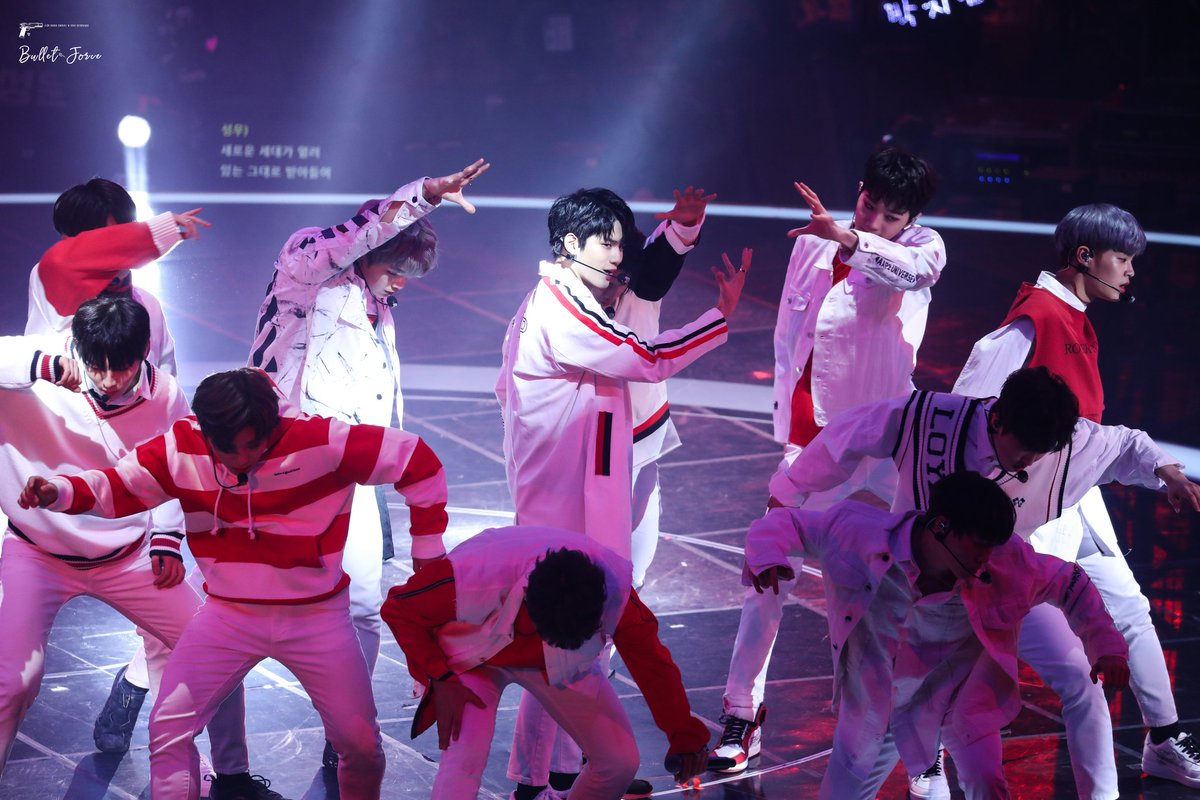 BULLETFORCE1025's tweet photo. 171216 프리미어팬콘
 너는 언제나 우리에게 빛이야 ♡ 
#워너원 #옹성우 https://t.co/ANmdHmNUTn