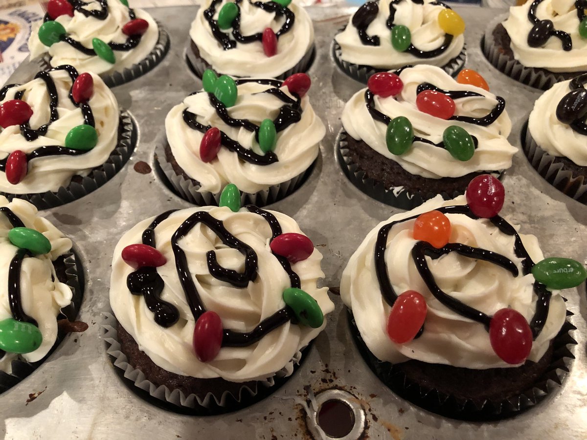 moritz_susan's tweet photo. My baking take on Light Bites! @Stranger_Things #StrangerFillings #ParodyCookbooks https://t.co/Iqy9WJaRng