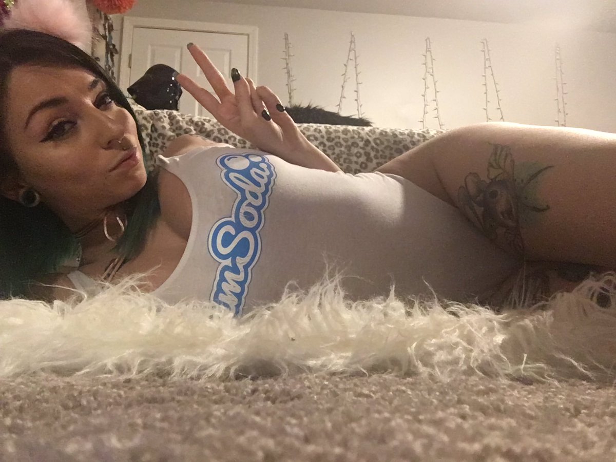 http://Camsoda.com/aleacat.