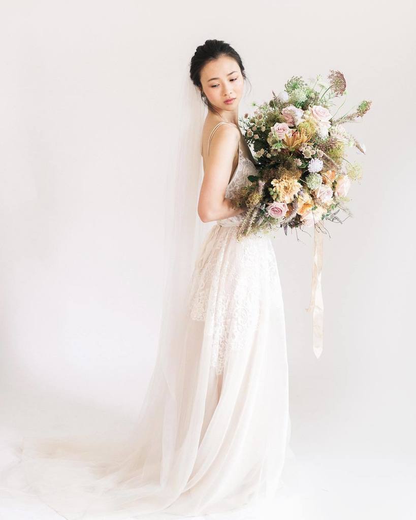 Today on the blog - gorgeous bridal look inspiration from boutique member @emmapilkington - delicate beauty perfection!
.
Photography: <a href="/epilkingtonwed/">Emma Pilkington</a>

Model: @chng_mnyng for @nemesismodels

Flowers: <a href="/frogmcr/">みかんちゃん</a>

Make-up: @sarahmortenmakeupartist

Dresses: @frockandsoulltd

Dre…