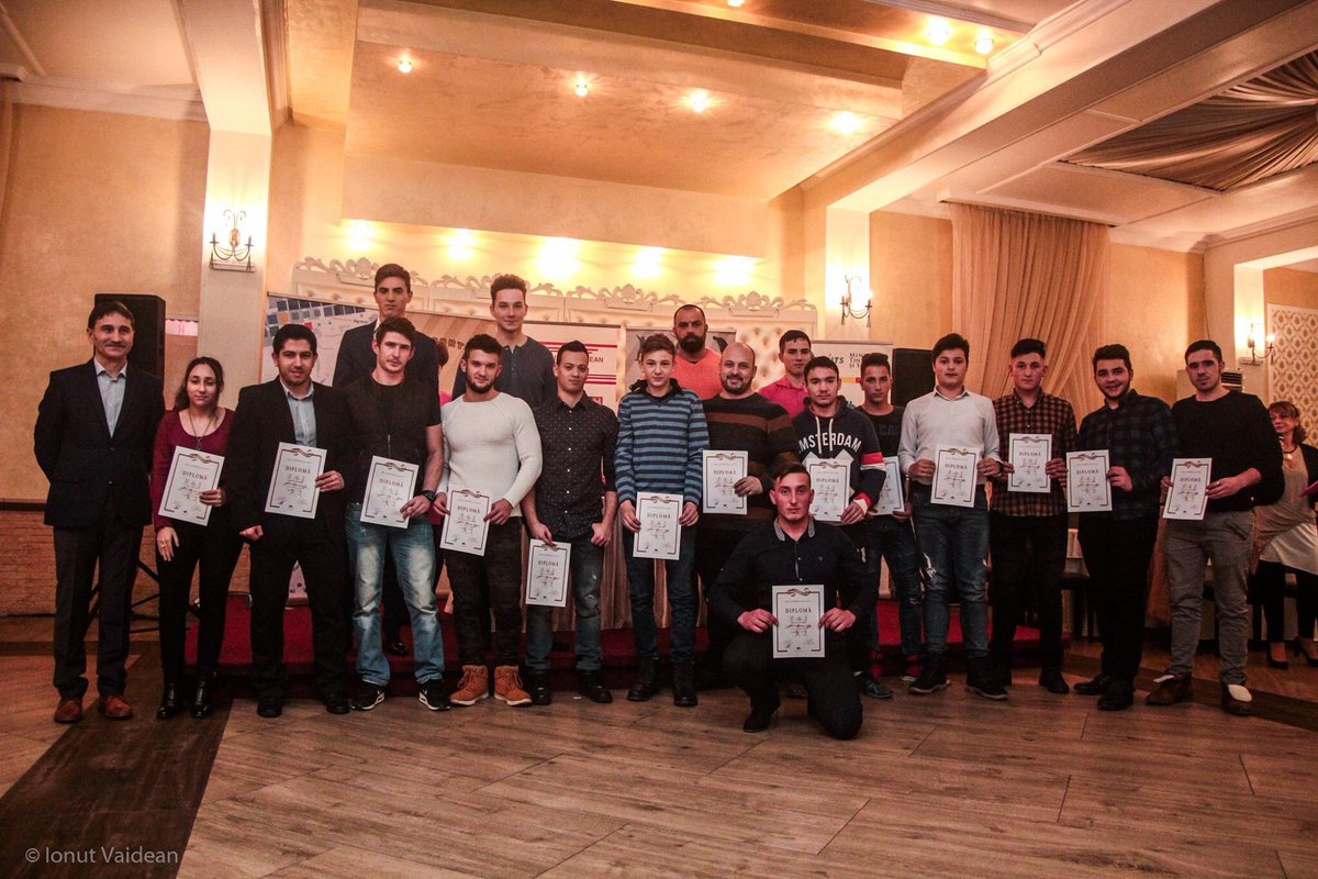 CJAlba_ro's tweet photo. Cei mai buni sportivi și antrenori din județul Alba au fost premiați și în acest an la „Gala Sportului 2017”, eveniment organizat de Consiliul Judeţean Alba in parteneriat cu Direcţia Județeană pentru Sport şi Tineret Alba. https://t.co/xFSTVw4ad6