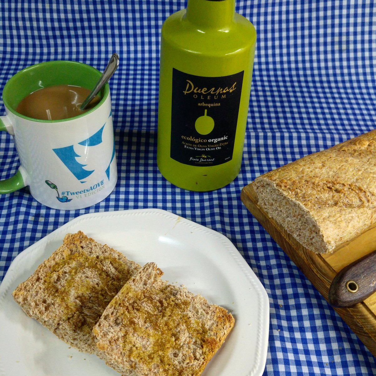 chary_serrano's tweet photo. #buenosdias #felizviernes
#desayunando con mi pan 100% #IntegralBakery #pandehorno de #SupermercadosPiedra y un gran #Aove #ecológico #organic #arbequina de @fincaduernas #yovidasana
#pandeverdad con #aceite https://t.co/w4KeY7WVHd