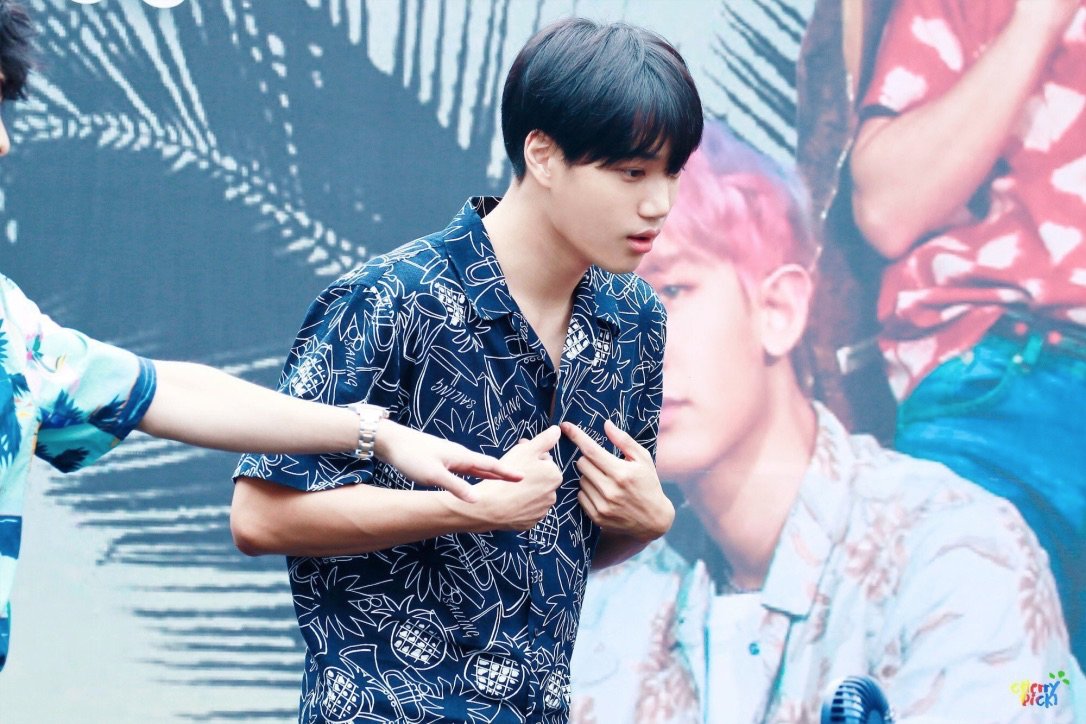 zkdIinpics's tweet photo. fjdksl why's he so cute https://t.co/ADK8lDbA09