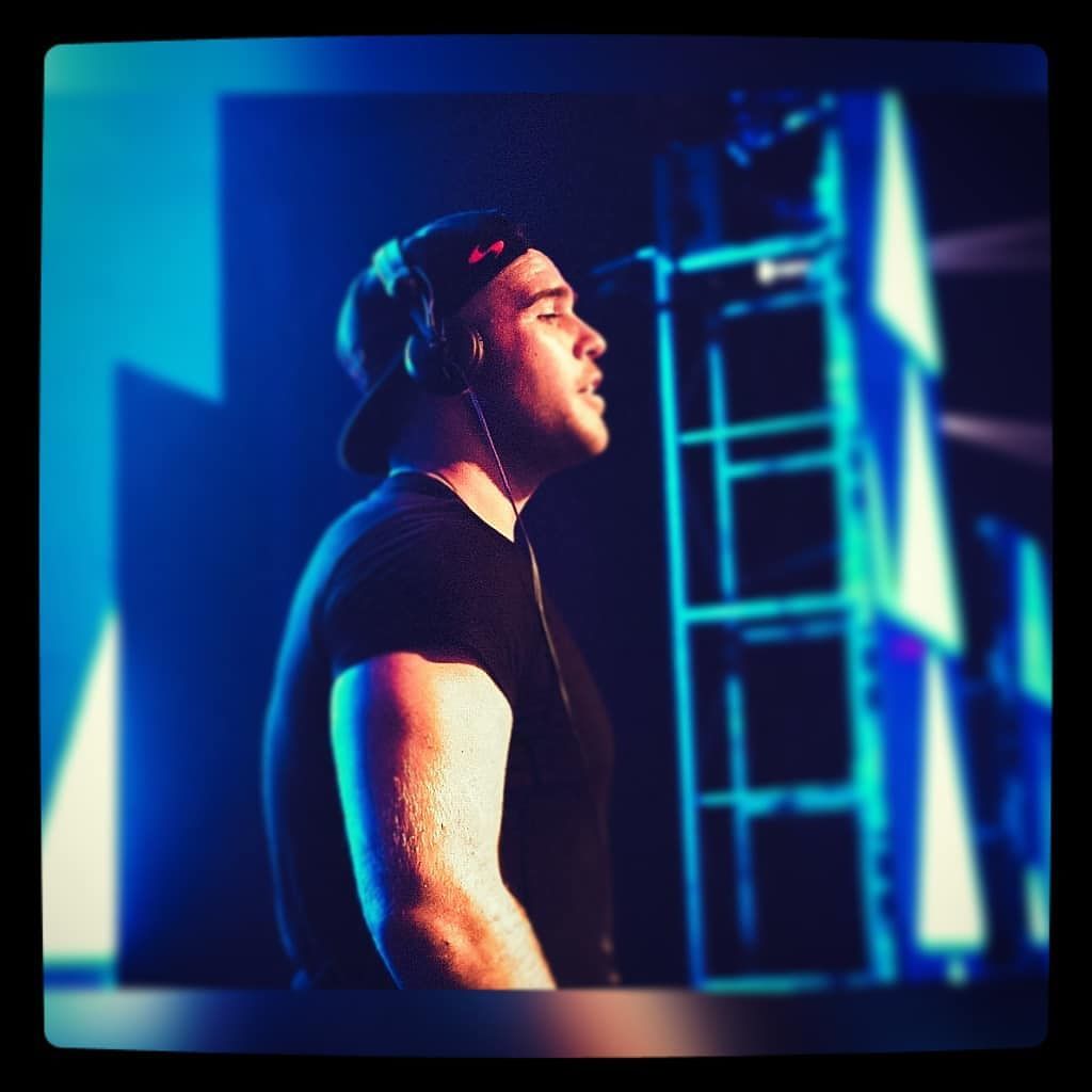 MikeReverieMR's tweet photo. Focus...work hard...and achieve .
🎧🎵🎶🎵🎧
.
#DJMOB #dj #djlife #hard #HARDERSTYLES #HARDSTYLE #ukhardcore #happyhardcore #westfest2017 #slamminvinyl #mainstage #EDC #hsu #rave #ravers #KEEPITLETHAL #lethaltheory https://t.co/L83jn8SVky https://t.co/cGqXGgxkDx