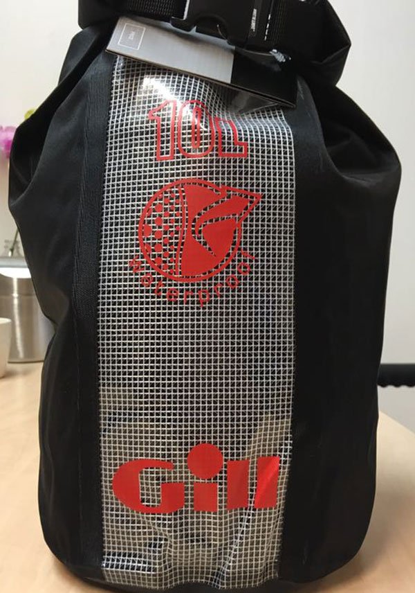 on "voor het #zeilmerk #Gill hebben wij #zeiltassen mogen #bedrukken. Deze #tassen zijn #waterdicht en blijven drijven. https://t.co/oSsMK6islM" / Twitter