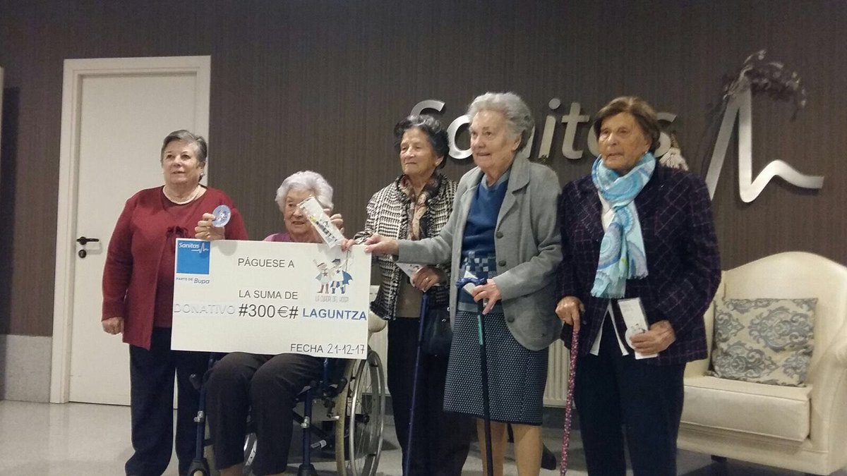 infobarakaldo's tweet photo. Sanitas zahar-egoitzan #LaCuadriDelHospi-rentzat bildu den txeke solidarioaren ematea. Eskerrik asko zuen esfortzu eta solidaritateagatik
Entrega de #ChequeSolidario recaudado en la #residencia @sanitas a La Cuadri del Hospi. Gracias por vuestro esfuerzo y solidaridad
#Barakaldo https://t.co/Z0XGaFX50n
