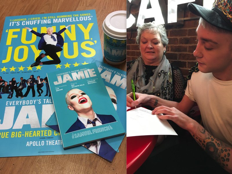 thetheatrecafe's tweet photo. RT &amp; FOLLOW for a chance to win some @JamieMusical goodies including a script signed by the real Jamie 😱🎉👇🏾#fridayfangirlfrenzy ttp://www.thetheatrecafe.co.uk/2017/12/enter-competition-chance-win-everybodys-talking-jamie-prizes/
.
.
.
#jamiemusical #westend #theatre #London https://t.co/DD69DOM21w