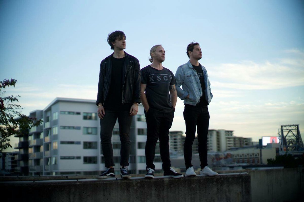 untilhomemusic's tweet photo. On top of the world 🌎

RUN TO YOU // JANUARY 12 https://t.co/4l5nwggYqA