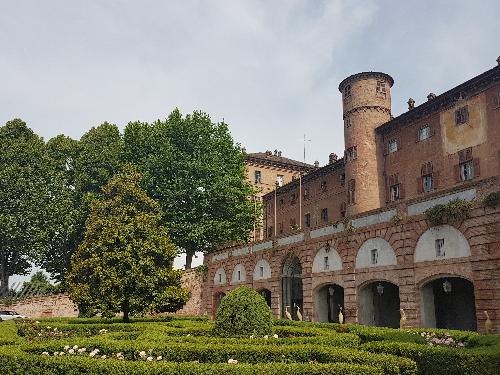 MiC_Italia's tweet photo. #Buongiorno dal Castello di #Moncalieri. Il castello reale sorge sulla sommità di una collina nel centro storico di Moncalieri. Il corrente impianto risale al XVII secolo ed è il risultato dell’ampliamento di un fortilizio medioevale. #22dicembre >
https://t.co/oeWzrNTvcG https://t.co/h9LUNgVosZ